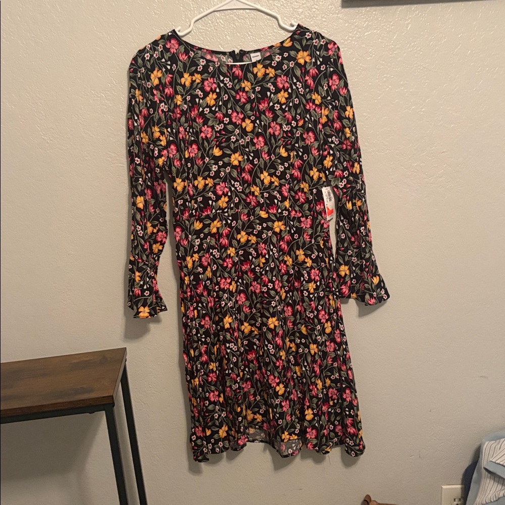Dress - Picture 2 of 2